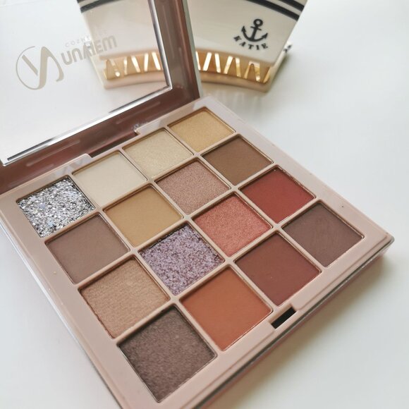 Nuview Cosmetics Cashmere Eyeshadow Palette 16 Colors - Picture 1 of 5